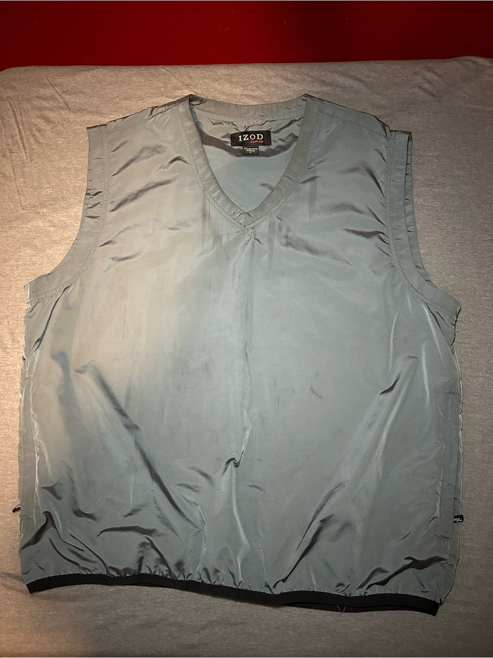 Izod XFG Men's Light Gray V-Neck Sleeveless Windbreaker Vest
